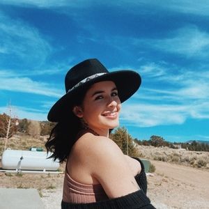 Meet your Posher, Camille